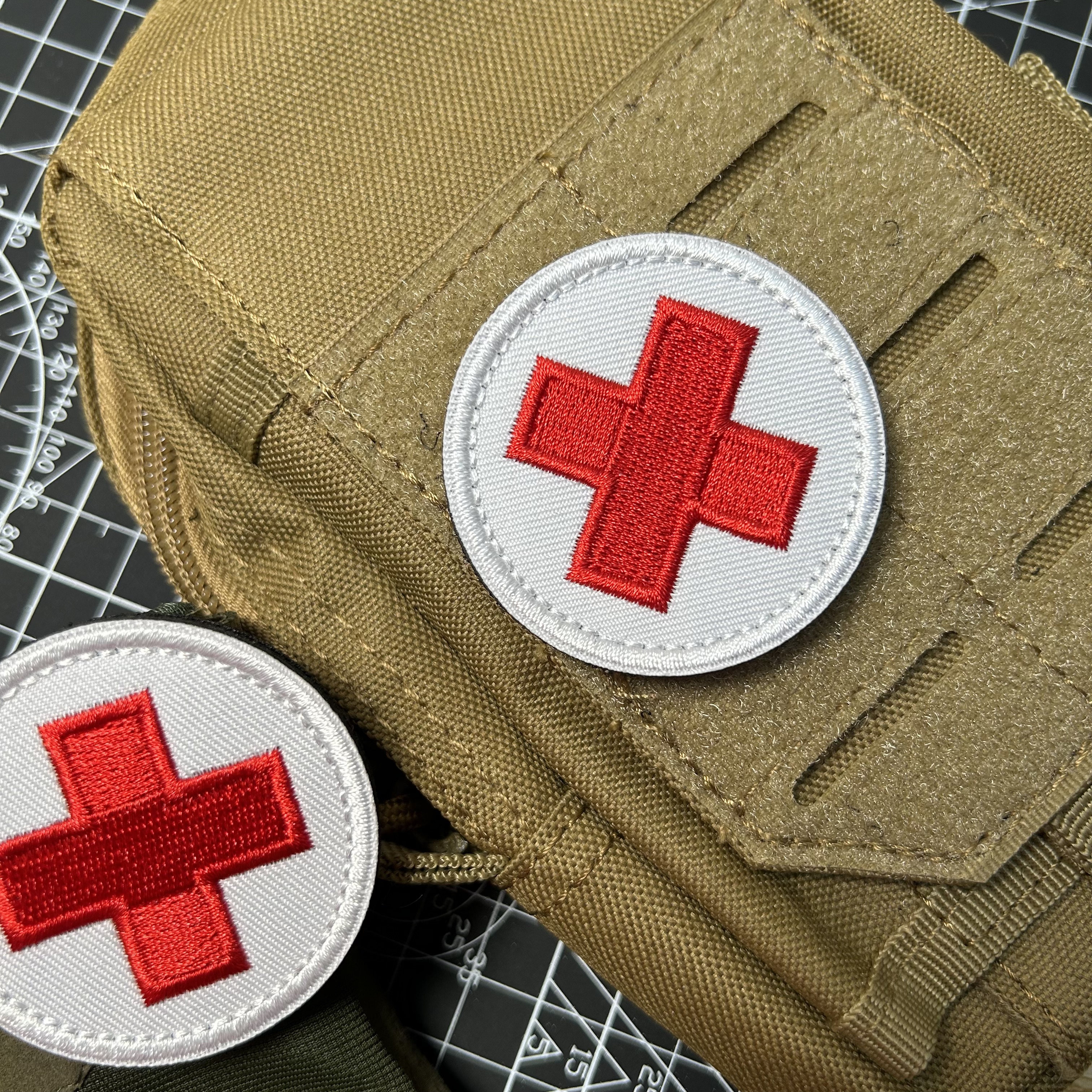 แผ่นปะตราสัญลักษณ์กาชาดสำหรับป - First Aid Bag Kit บทวิจารณ์และราคา