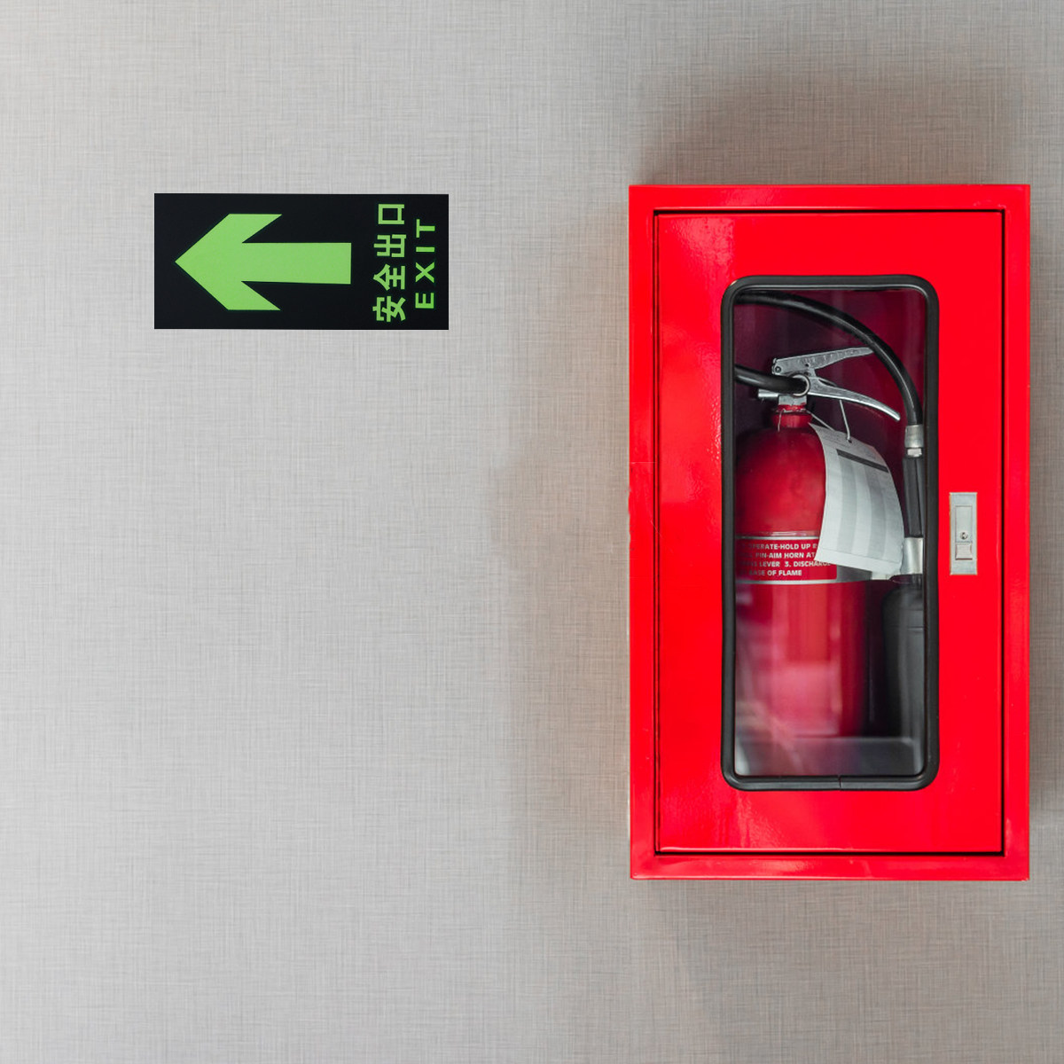 สติกเกอร์ติดผนังเรืองแสง 8 ชิ้ - Emergency Exit Sign บทวิจารณ์และราคา